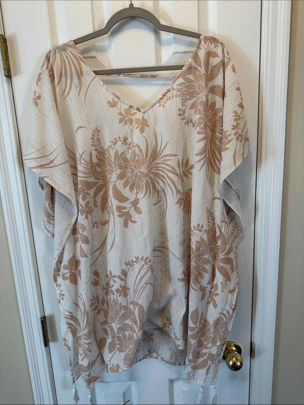 Kona Sol Cream and Tan Floral V-Neck Tunic